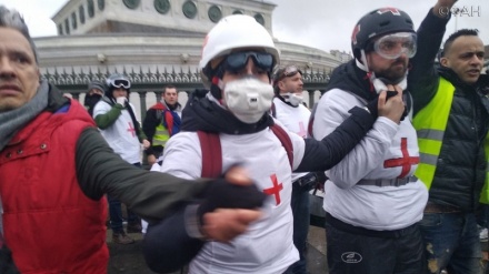 Парижда полиция билан тўқнашувда бир неча киши яраланган (фотожамланма)