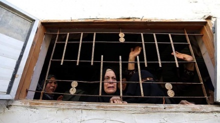 Ditangkap Serdadu Zionis, Perempuan ini Menangis