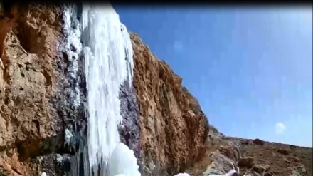 Kristal Es di Semirom