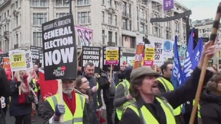 “Yellow Vests” strike London streets