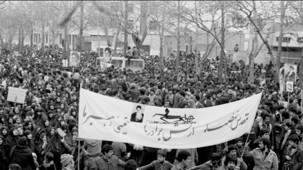 Iran/avènement de la RII : manif fin janvier 1979