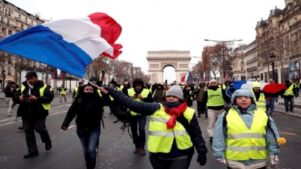 Франция полицияси эътирозчиларга ҳужум қилди