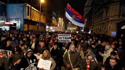 Protesta në Serbi  kundër presidentit Vuçiç