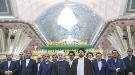 Devləti heyəti İmom Xomeyni(r) hərəmi ziyorət kardey