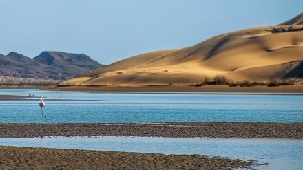 Menikmati Keindahan Pantai Tang (2)
