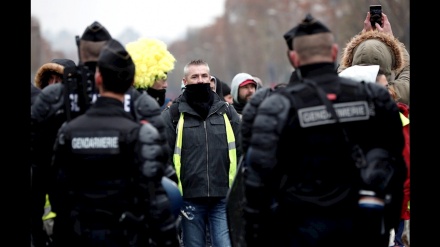 フランスで、反資本主義体制運動の参加者３００人以上が逮捕