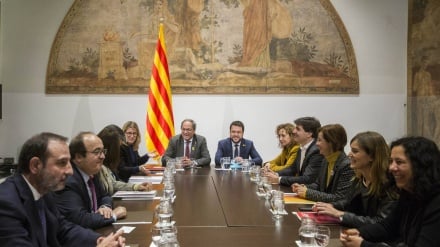 Reinician mesa de diálogo de partidos en Cataluña 