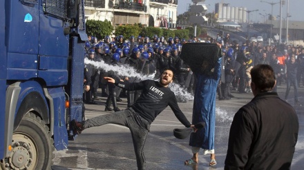 Makumi ya watu wakamatwa Algeria kwa kupinga rais Bouteflika kugombea tena urais kwa mara ya tano