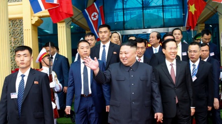 Lideri i Koresë Veriore gjatë vizitës në Vietnam