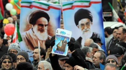 Orejuela: Imam Jomeini trazó una tercera vía en una etapa bipolar