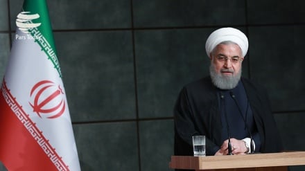 Ruhani:İroni mıstəğil be ro de istikbar və yolə ğıvvon mubarizə bardeədəy.