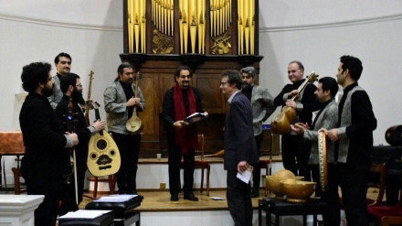 英オックスフォード大が、イランの伝統音楽の歌手を賞賛（動画）