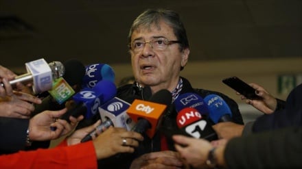 Colombia anuncia retirada de sus diplomáticos de Venezuela