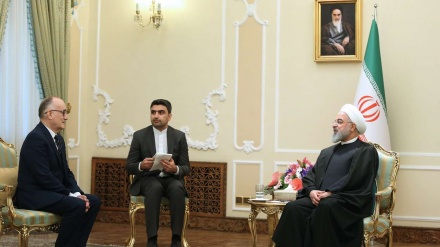 イラン大統領、「米の制裁はイランと世界との関係には影響なし」
