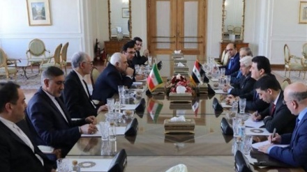 テヘランで、イランとシリアの外相がシリアの最新情勢について協議
