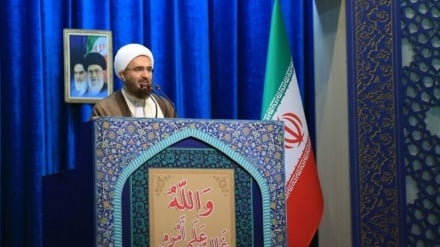 Imami i namazit të së premtes në Teheran: Republika Islamike e Iranit e ka zanafillën te Revolucioni i madh islamik