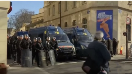 Macron protecteur d’un agent sioniste qui insulte les Français dans les médias depuis près de 50 ans