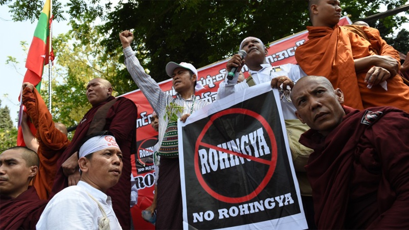 Ekstremis Budha melakukan aksi menolak Muslim Rohingya. (dok)