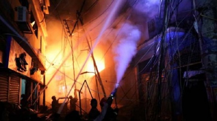 Maxi-incendio in Bangladesh, 70 morti