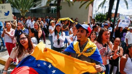Venezuela, in migliaia già in piazza contro Maduro