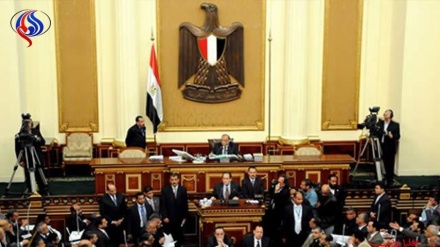 Mısır parlamentosunun Elsisinin cumhurbaşkanlığının devam etmesine yönelik oyu 