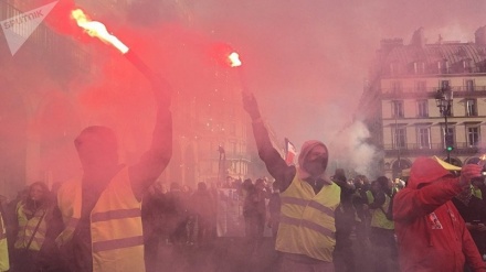 A Parigi scontri tra polizia e manifestanti