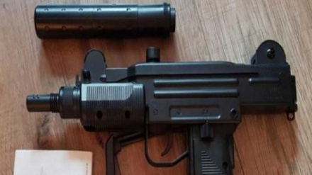 Тошкентда 10-синф ўқувчисининг сумкасидан тўппонча ва ўқ-дорилар топилди