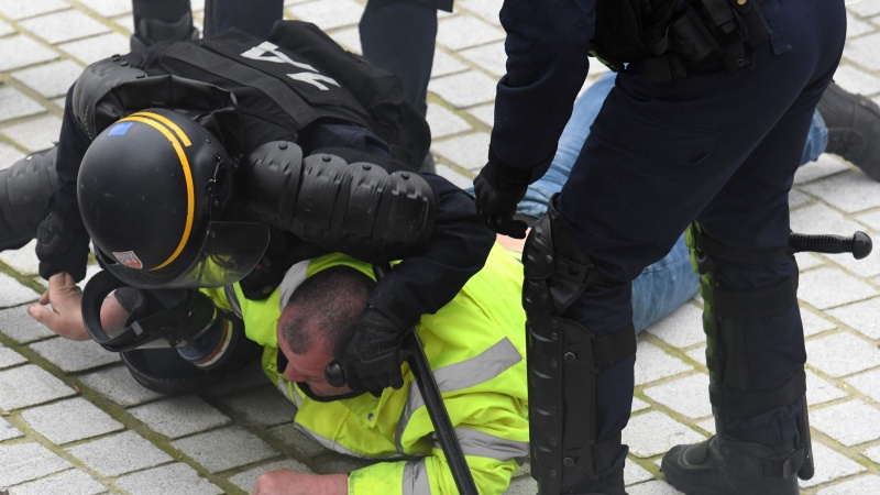 Сариқ жилетлилар намойишлари Франция полициясининг ғазабига учради