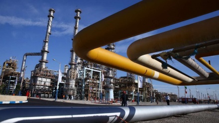 イランで、1日当たり200万バレルの原油が石油加工品に