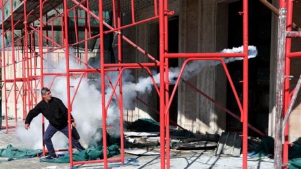 Albanians attack PM's office with iron bars, petrol bombs