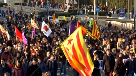 Protestas ante presencia del rey Felipe VI en Barcelona(video+fotos)