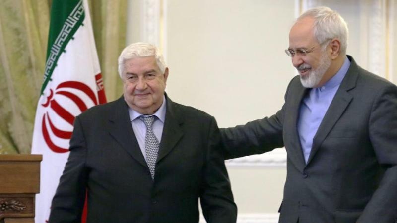 シリアのムアレム外相（左）とイランのザリーフ外相
