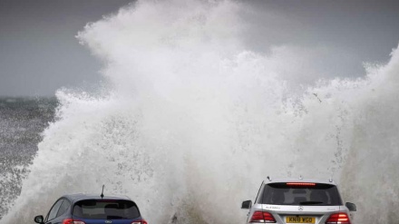 イギリスで、強風と豪雨により少なくとも3人が死亡