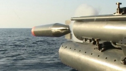 Irán lanza torpedo nacional eléctrico durante gran maniobra militar