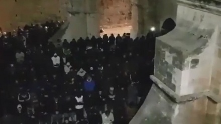 Shalat Isya' di Bab al-Rahmah