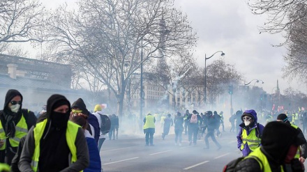 Un hombre pierde una mano durante manifestación de los chalecos amarillos en París