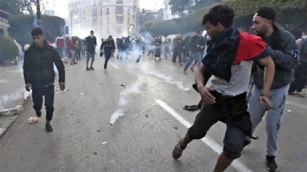 Algeria: Clashes erupt as protesters rally against Bouteflika bid for 5th term
