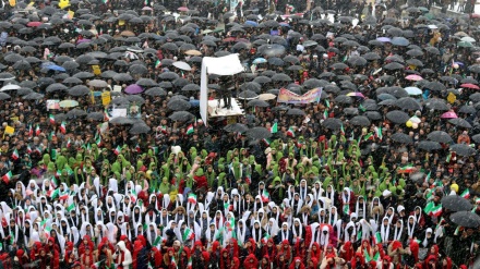 Fußmarsch zum 40. Jahrestag vom Sieg der Islamischen Revolution