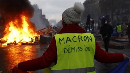 Macron s’attaque aux Gilets jaunes