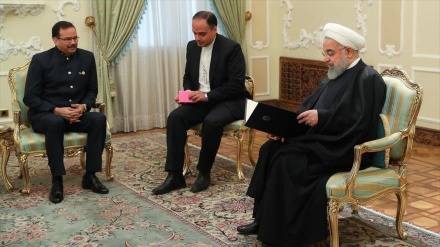 Rohani apoya al Gobierno legítimo de Venezuela