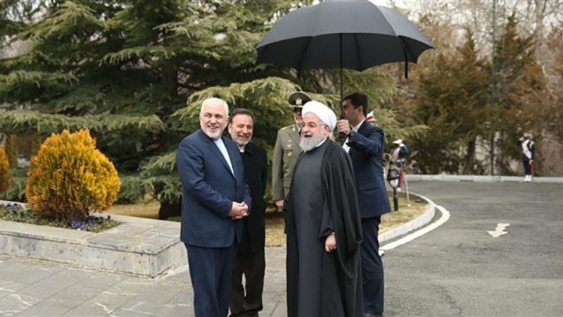 イラン外相が続投