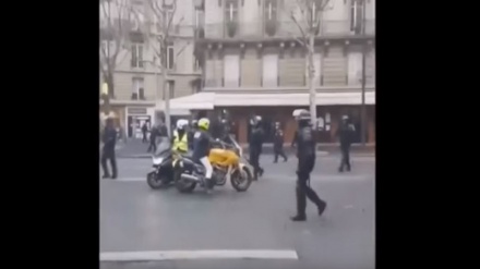 Gilets jaunes : des policiers confisquent et jettent les clés des scooters