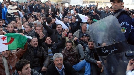 Maandamano yashika kasi Algeria, jeshi laapa kuzuia umwagikaji damu