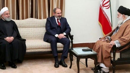 Pertemuan Rahbar dengan PM Armenia
