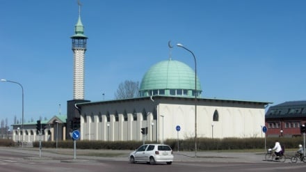Kërkoi ndërtimin e xhamisë, por detyrohet të japë dorëheqje