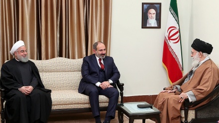 Pertemuan Rahbar dengan PM Armenia