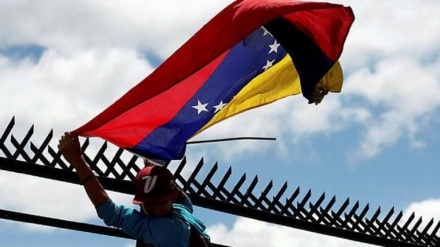 美国有线电视新闻网（CNN）报道：美国部署在委内瑞拉附近的侦察飞行已经升空