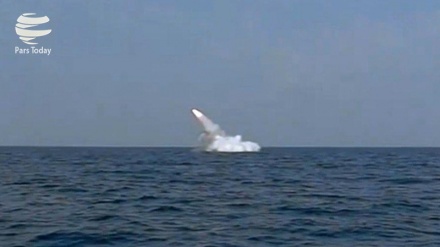 Velayet-97 tatbikatında Kadir denizaltısının başarılı füze operasyonu