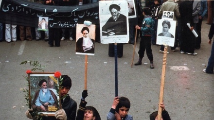 İran İslam inkılabı ve sosyal bilimler tezleri - 24