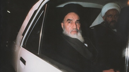 Revolucioni Islamik i Iranit sipas versionit të fotografive